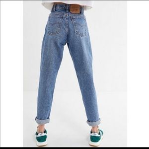 High waisted LEVI mom jeans